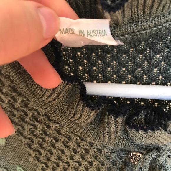 KNIT FLOWER CARDIGAN - Picture 7 of 9